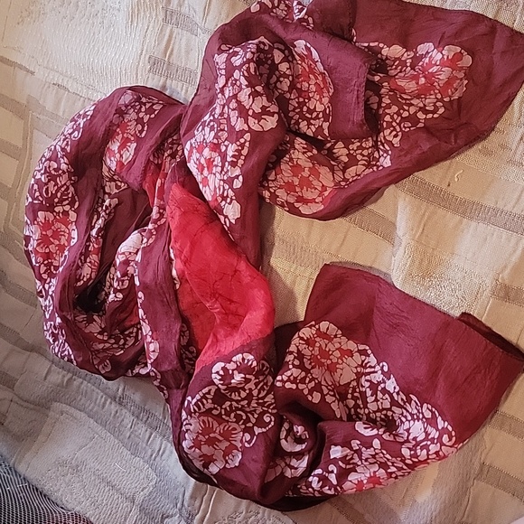 Large Pure silk Scarf made in India - Picture 2 of 4